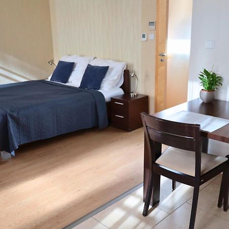 Rezidence Ostrovni Aparthotel Prag Exteriör bild