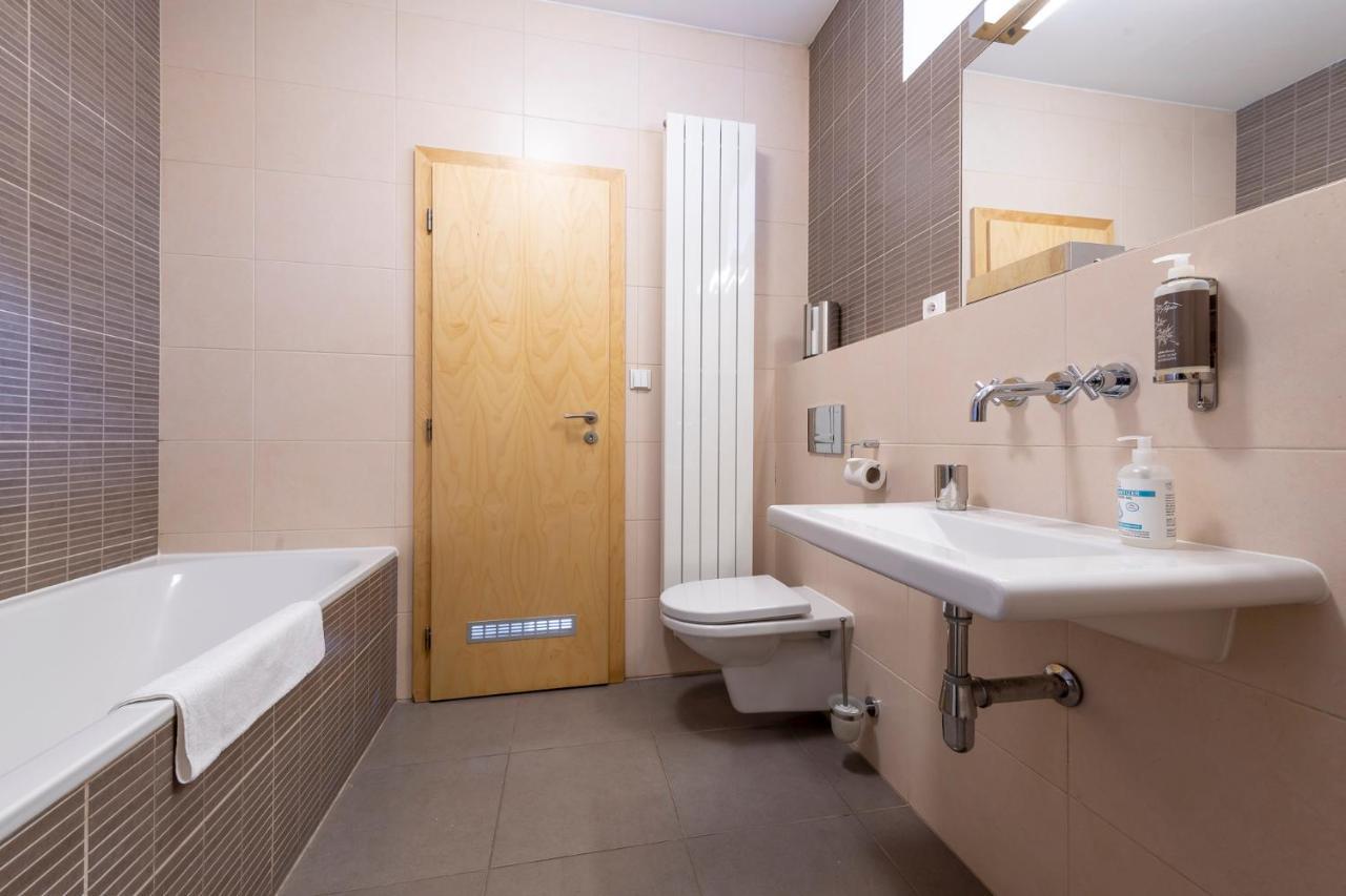 Rezidence Ostrovni Aparthotel Prag Exteriör bild