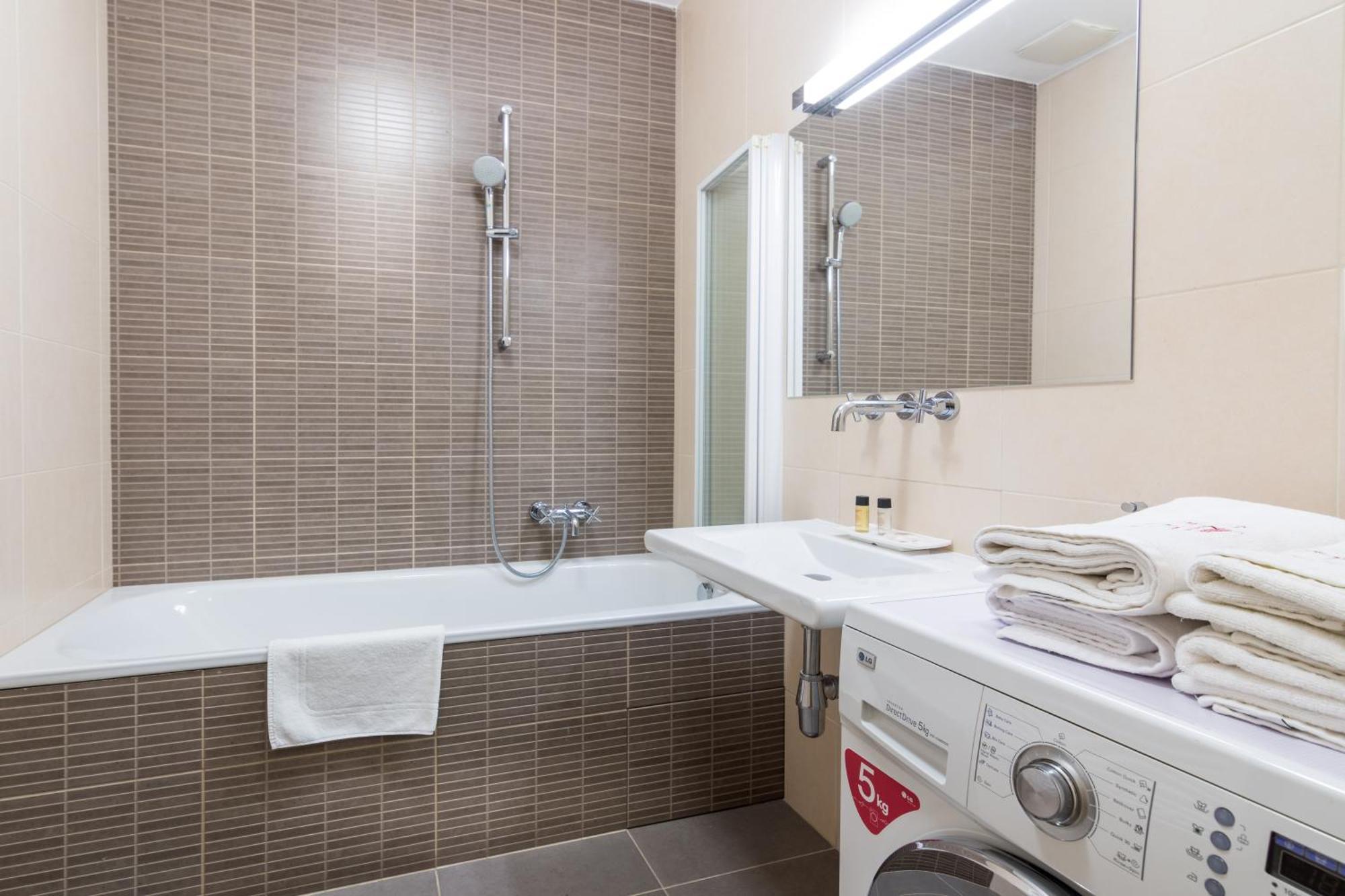 Rezidence Ostrovni Aparthotel Prag Exteriör bild