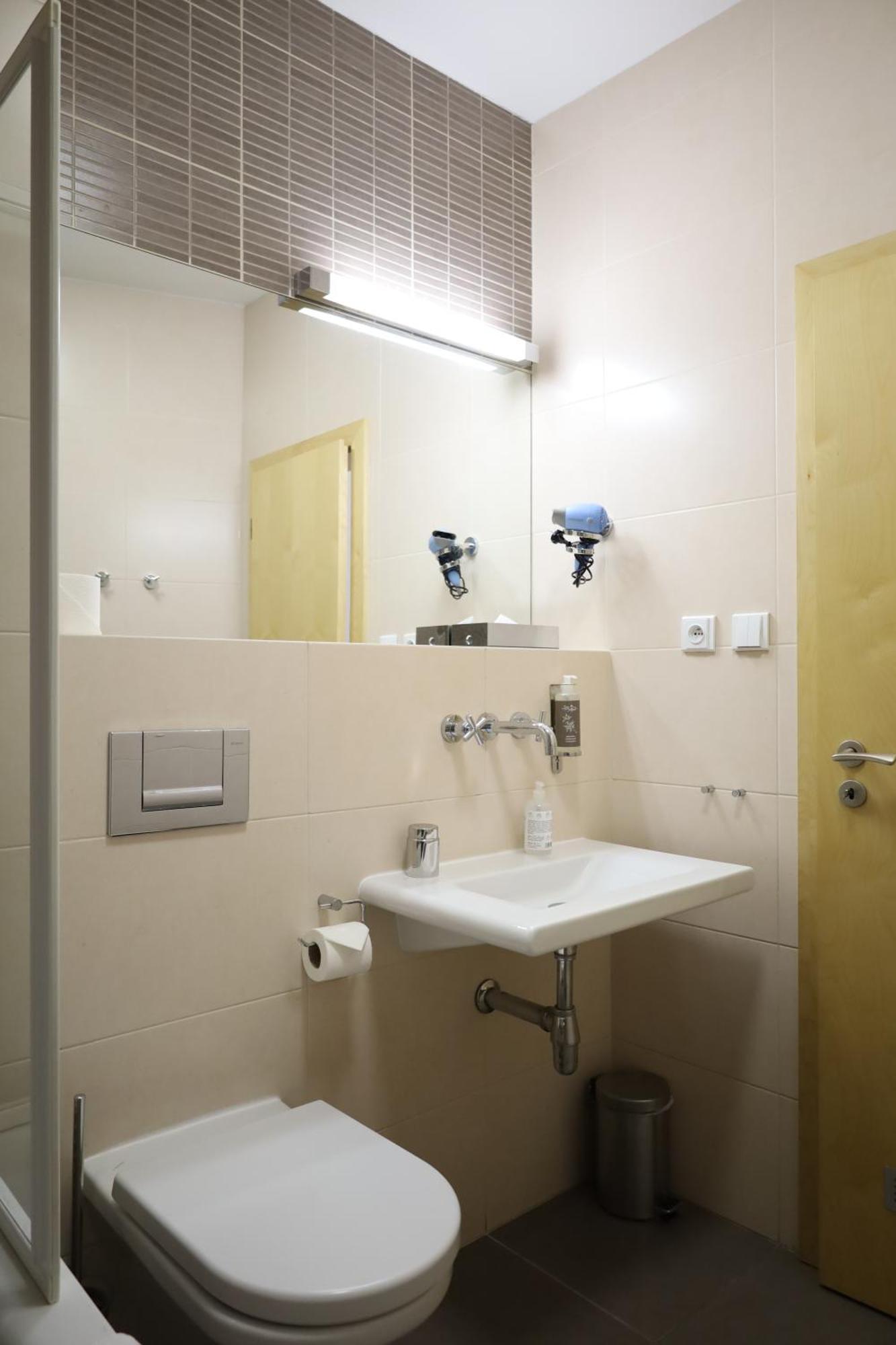 Rezidence Ostrovni Aparthotel Prag Exteriör bild