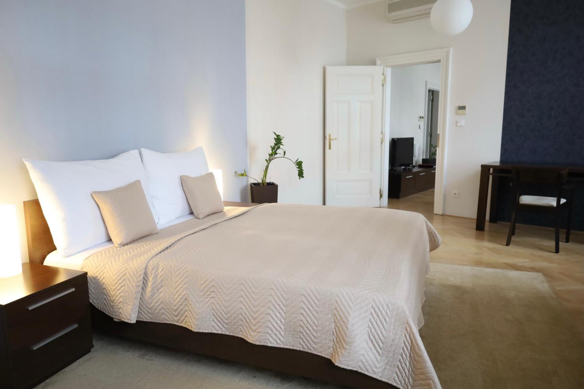 Rezidence Ostrovni Aparthotel Prag Exteriör bild