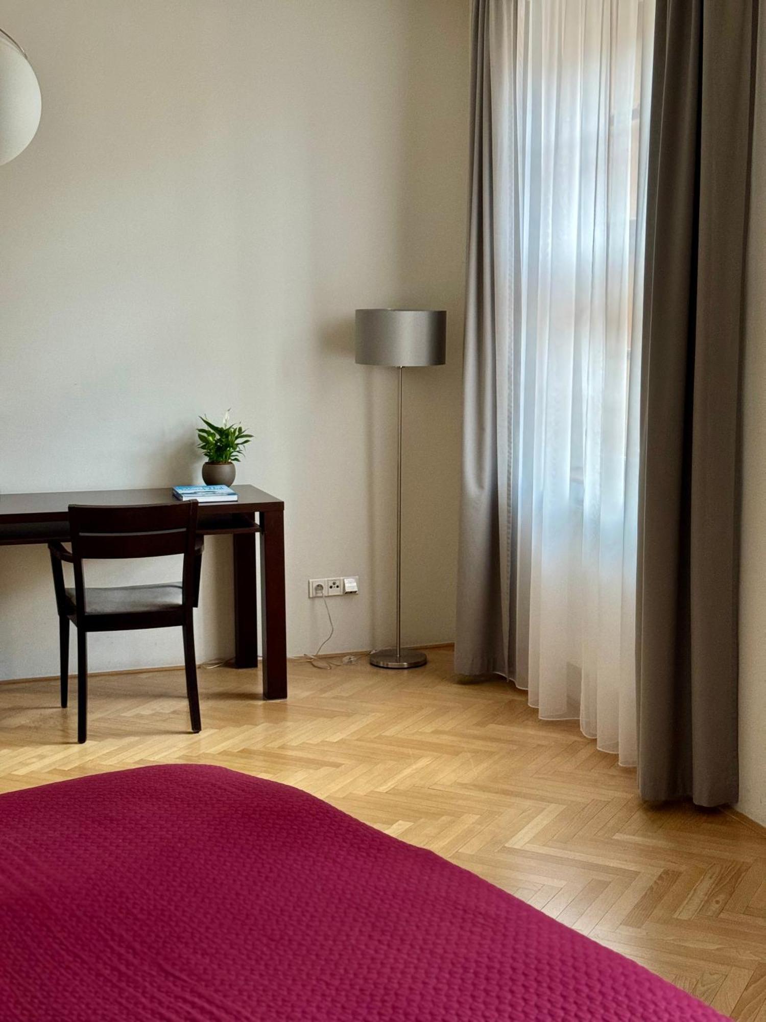 Rezidence Ostrovni Aparthotel Prag Exteriör bild