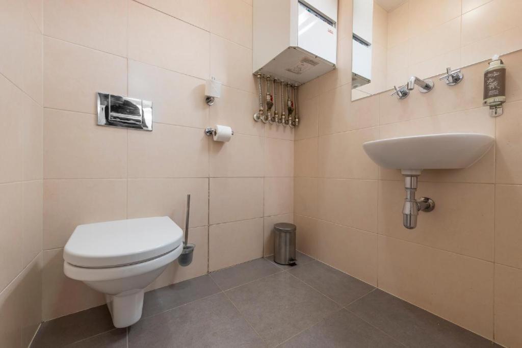 Rezidence Ostrovni Aparthotel Prag Exteriör bild