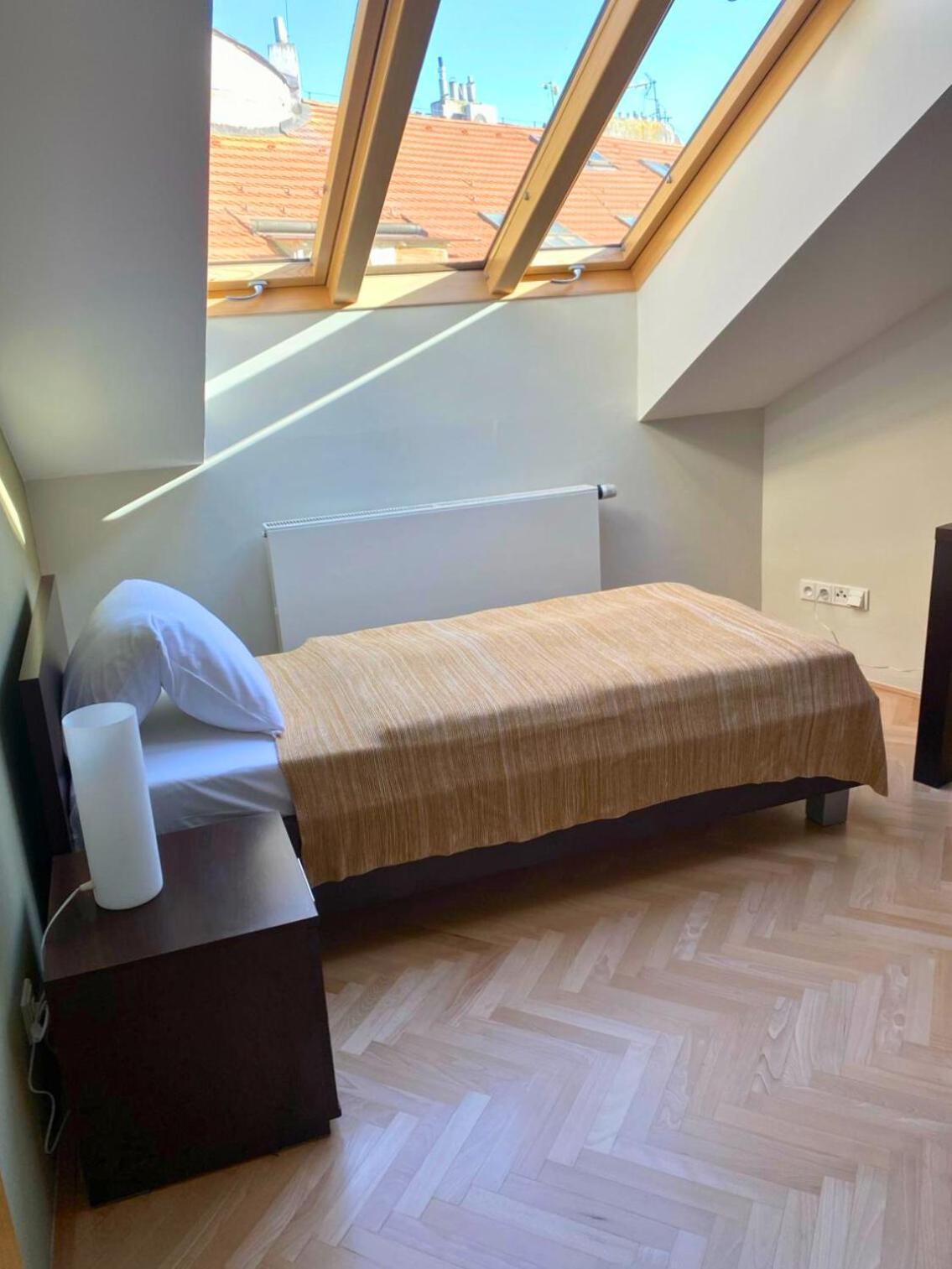 Rezidence Ostrovni Aparthotel Prag Exteriör bild